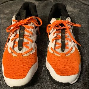 Men’s size 11.5 Under Armor yard turf trainer shoes.